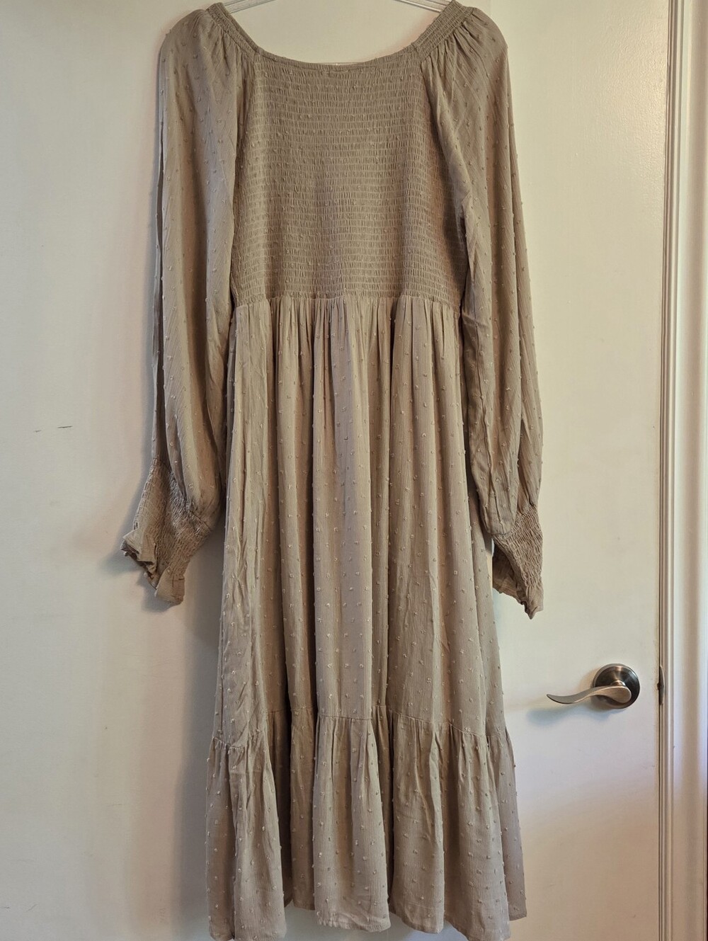 BALTIC BORN Lainey Swiss Dot Smocked Long Sleeve Midi Dress Beige Large - Picture 4 of 8